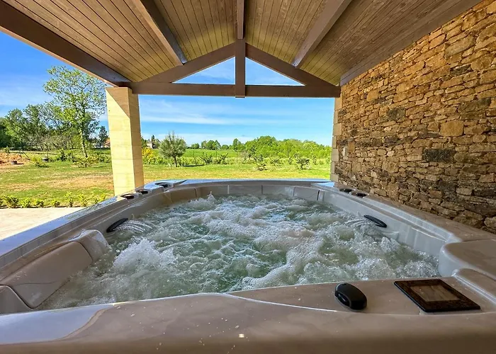 Sarlat ,piscine/jacuzzi Villa *