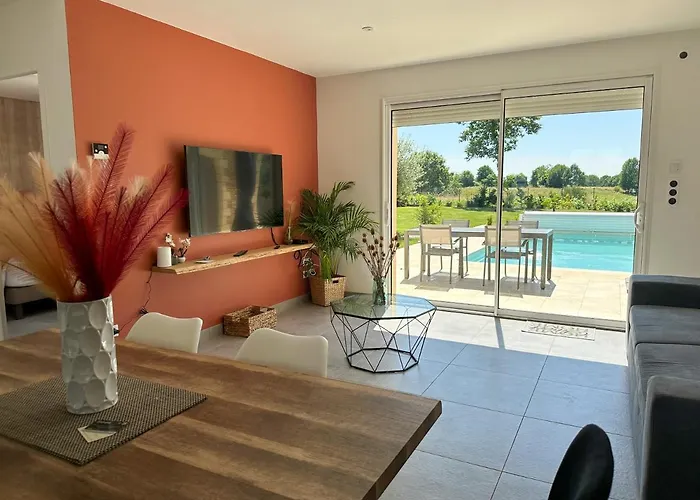 Sarlat ,piscine/jacuzzi *