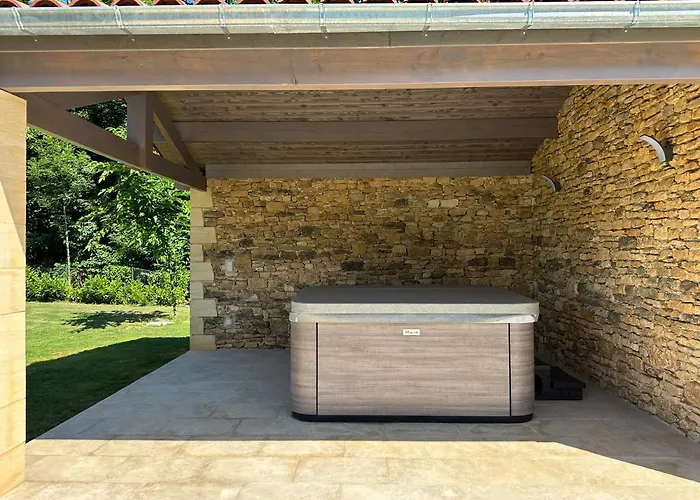 Sarlat ,piscine/jacuzzi Villa *